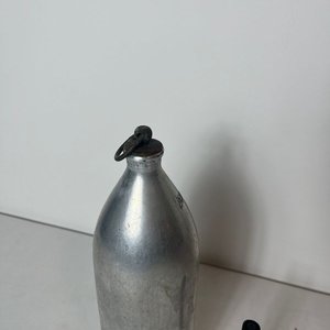 Porrón de Aluminio con Tapa de Bronce - imagen 4