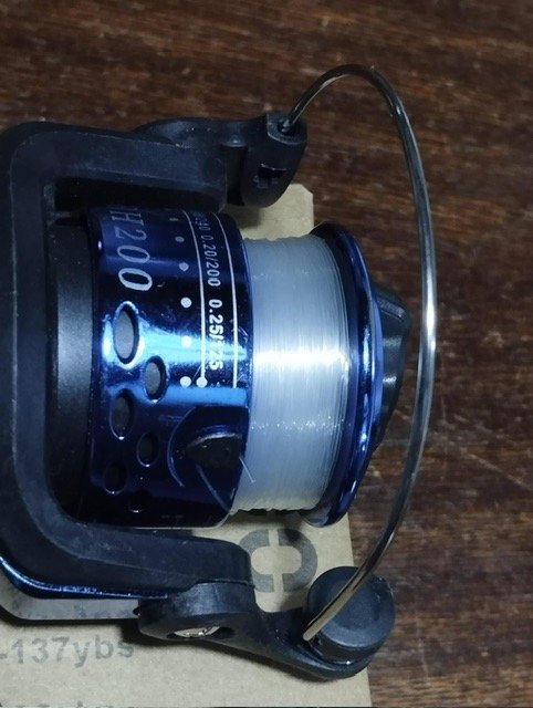 Reel de pesca chico en excelente condición - imagen 3