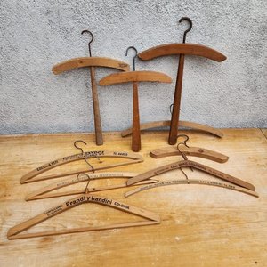 Perchas de Madera Antiguas para Ropa - imagen 1