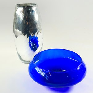 Lote anterior: Centro de Mesa Azul y Florero Plateado de Vidrio