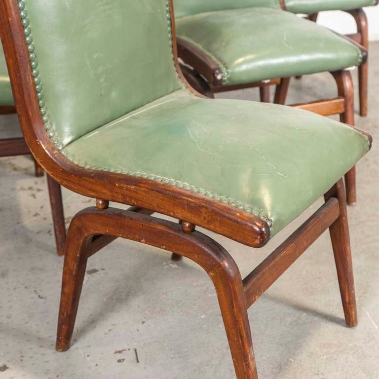 Sillas americanas tapizadas en cuero verde con tachas - imagen 2