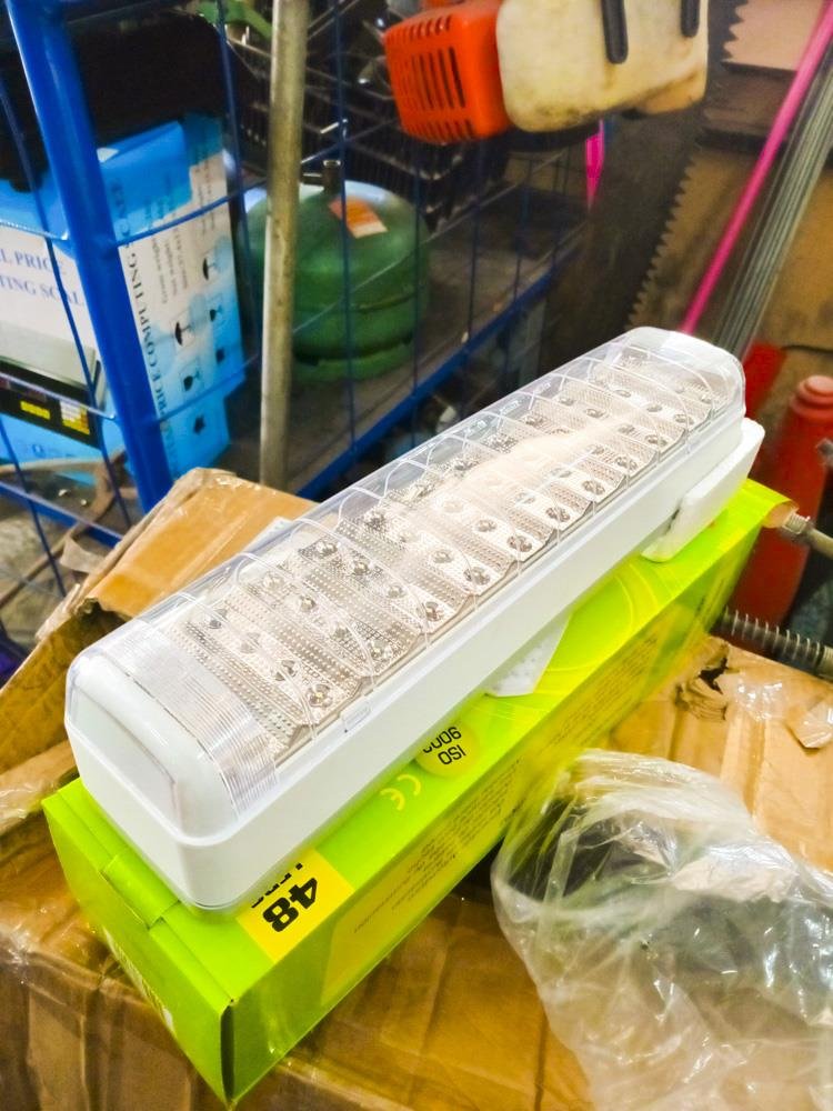 Lámparas de Emergencia LED Recargables (48 Luces) - Pack de 45 Unidades