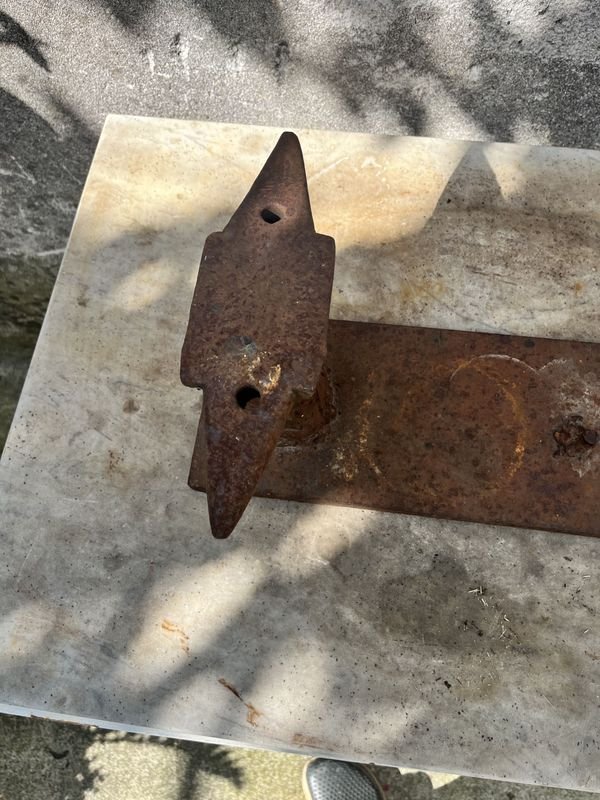 Yunque de acero para forjar con base de planchuela de hierro - imagen 3