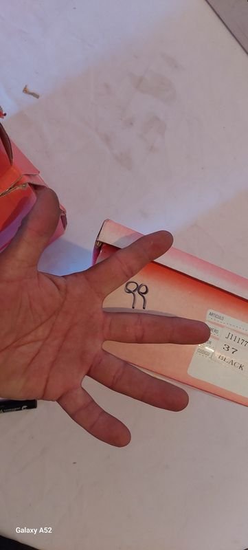 Zapatos de tacón alto en caja - imagen 4