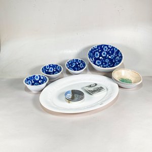 Conjunto de 11 Piezas: Bandejas, Fuentes y Potes de PVC con Diseños - imagen 1