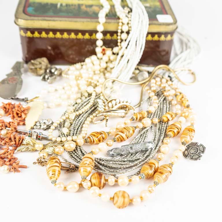 Collar de coral con perlas fantasía y accesorios - imagen 2