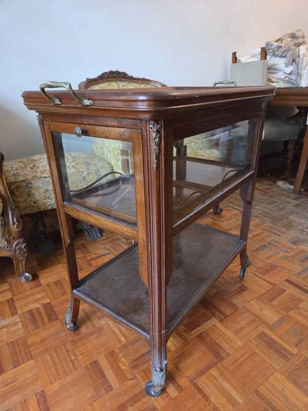 Lote siguiente: Excepcional bar rodante Luis XV con bandeja extraíble