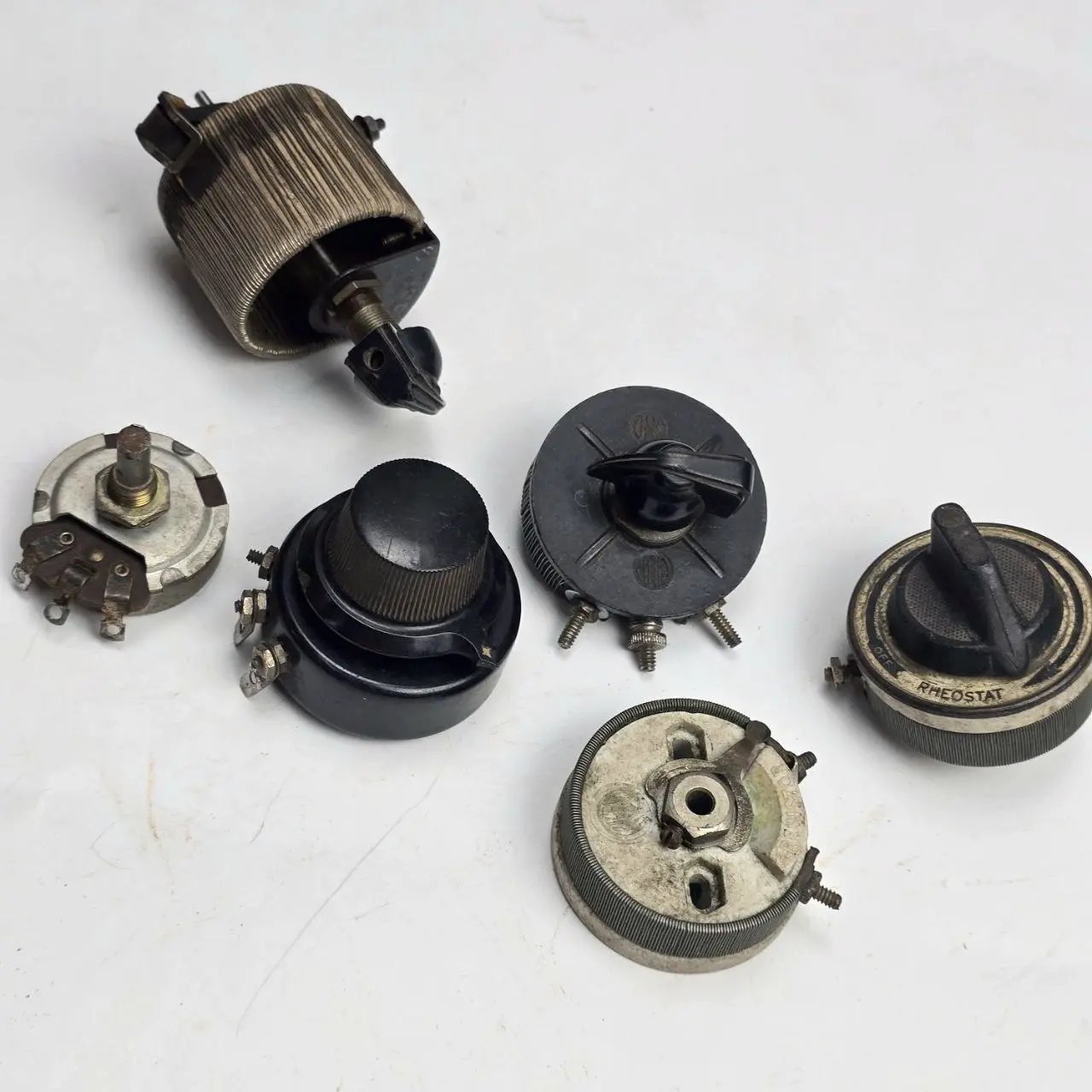 Item lote-15-recostados-varios - Image 0