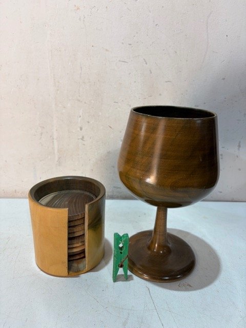 Copón de madera y posavasos