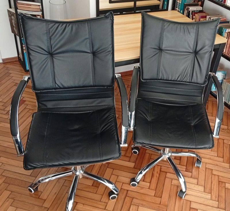 Lote siguiente: Sillas de oficina en cuero negro