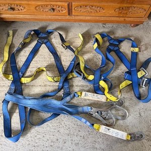 Lote anterior: Dos Arneses de Seguridad Industriales