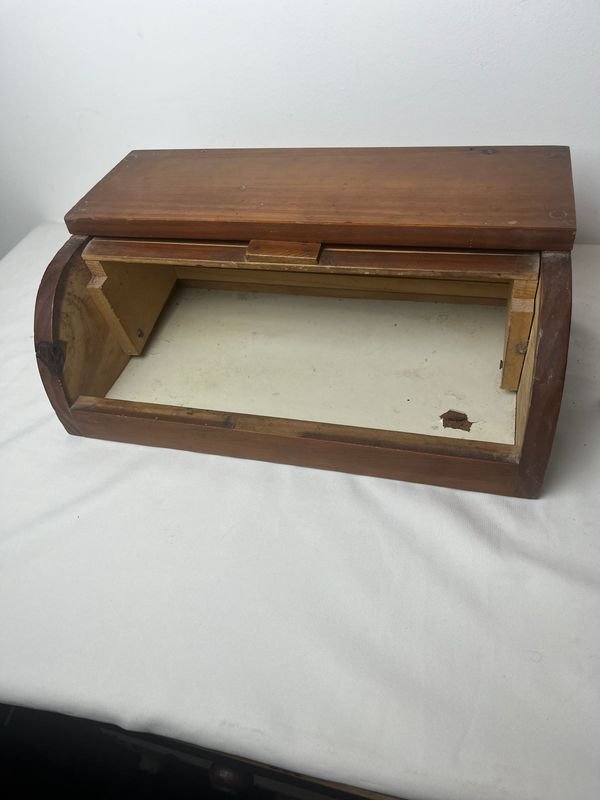 Caja de madera antigua con accesorios - imagen 5