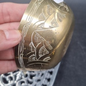 Cuenco de Bronce con Grabados y Posa Bandeja Decorativo - imagen 4