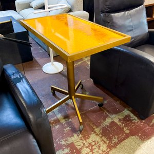 Sillón Reclinable Negro y Mesa Auxiliar Dorada con Ruedas - imagen 2