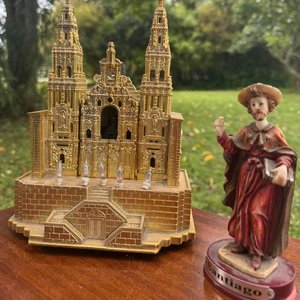 1 adorno Iglesia Santiago de Compostela en plastico y Santiago - imagen 2