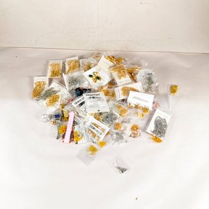 Lote anterior: Lote Variado de Bijouterie: Collares, Anillos, Caravanas y Relojes
