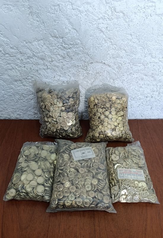 Botones de Oro Variedad de Tamaños y Diseños - imagen 1