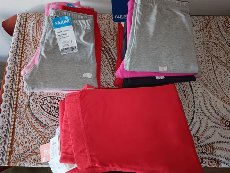 Lote siguiente: Lotes de calzas para bebés en diferentes tamaños y colores