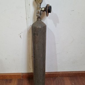 Cilindro de Metal para Oxígeno o CO2 con Manómetro y Regulador - imagen 4