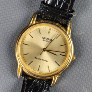 Dos Relojes Casio y Otro Dorado con Malla de Cuero - imagen 4