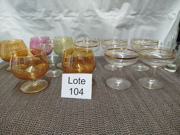 Juego de 11 Copas Surtidas Doradas y Verdes para Coñac