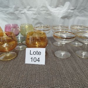 Lote siguiente: Juego de 11 Copas Surtidas Doradas y Verdes para Coñac