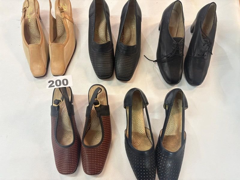 Lote de 5 Pares de Calzado de Cuero Artesanal para Dama