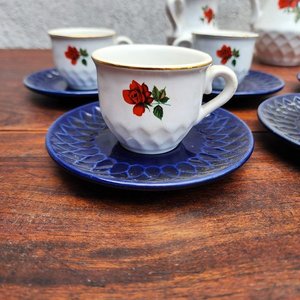 Juego de Café de Loza Gruesa con Flores y Detalles Azules - imagen 2