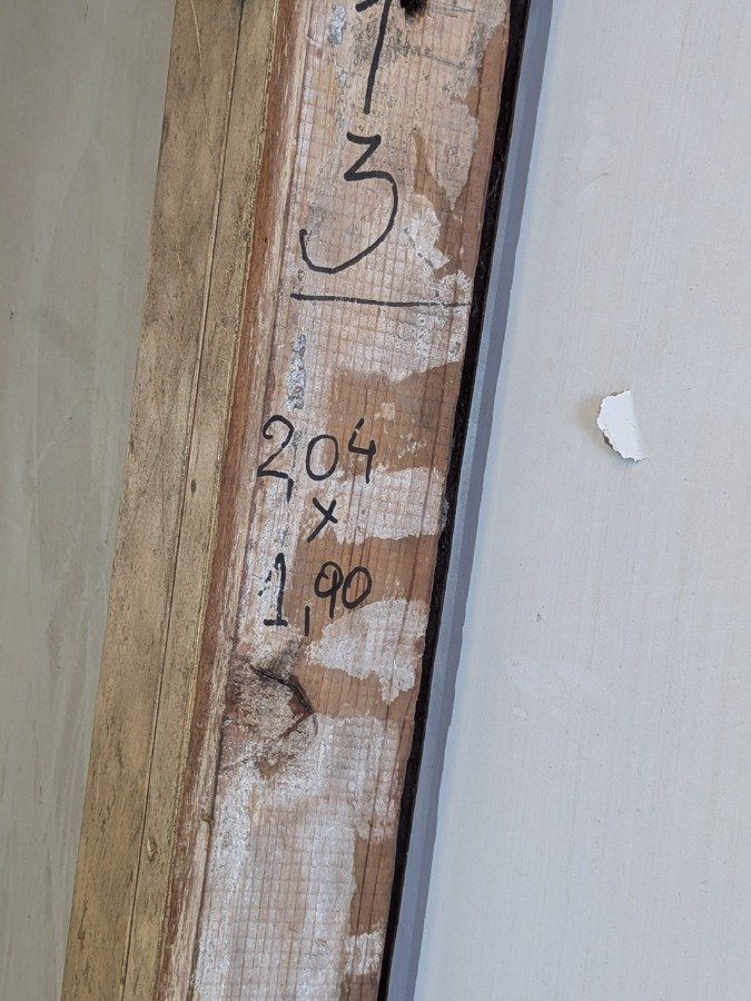Ventana antigua con 3 hojas batientes en cedro y fallebas - imagen 7