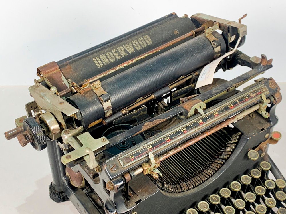 Máquina de escribir antigua Underwood en buen estado - imagen 3