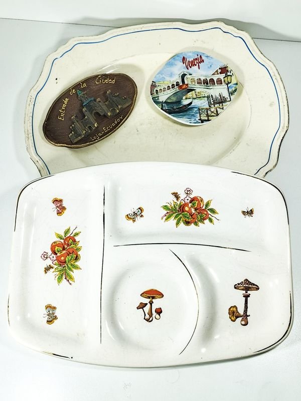 Dos Bandejas de Cerámica y Souvenirs de Viaje - imagen 1