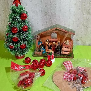 Lote anterior: Pesebre Navideño con Árbol Pequeño y Adornos