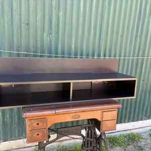 Lote siguiente: Estante Flotante Negro con Dos Compartimentos