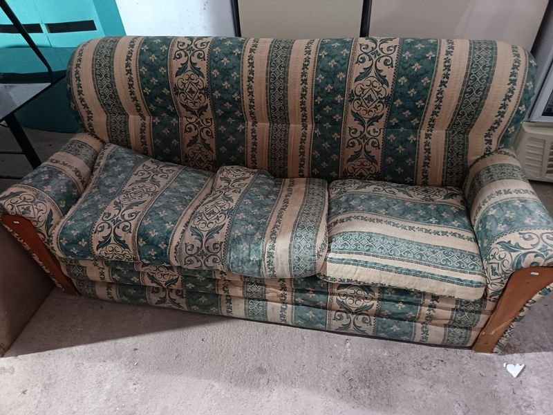 Juego de Living Antiguo: Sofá y Sillones Tapizados