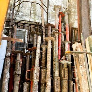 Veinticinco Puntales Telescópicos de Construcción con Detalles - imagen 3