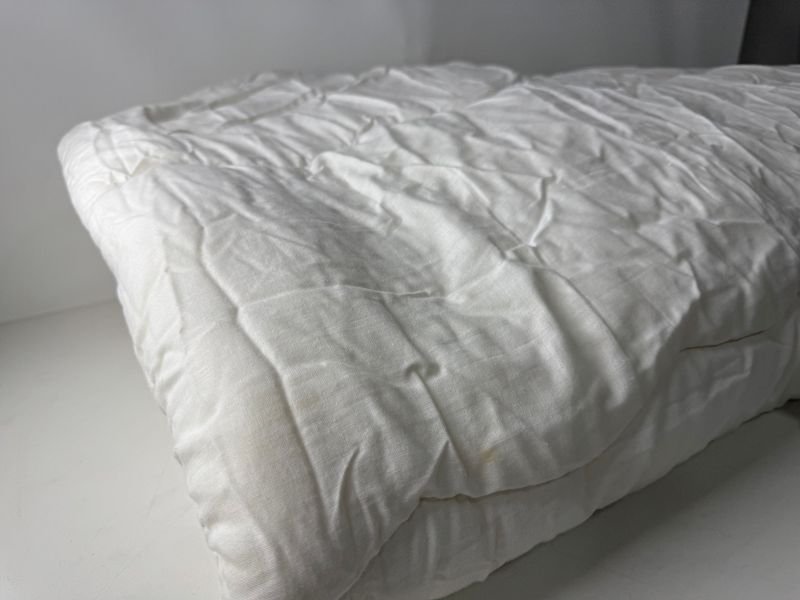 Cama de hotel con características únicas - imagen 4
