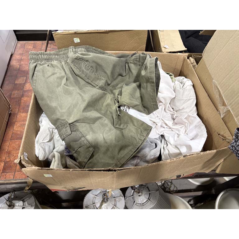 Lote siguiente: Lote de prendas varias para hombre y mujer