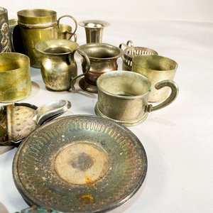 Lote de Metales Varios: Tazas, Centros de Mesa y Accesorios Vintage - imagen 4