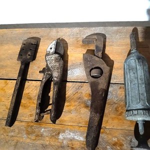Lote anterior: Lote de Herramientas Usadas: Inyector de Grasa, Llave, Pinza y Triscador