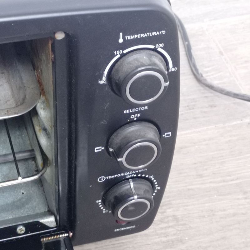 Hornito eléctrico marca Punktal en buen estado - imagen 3