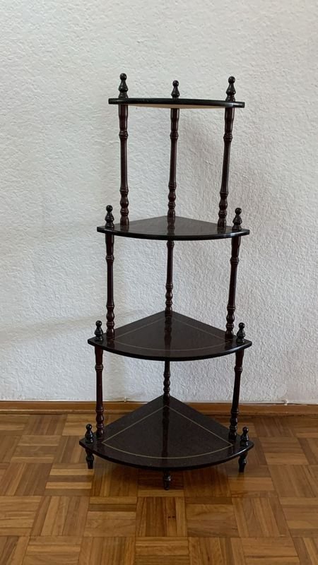 Lote siguiente: Esquinero en madera de 4 niveles