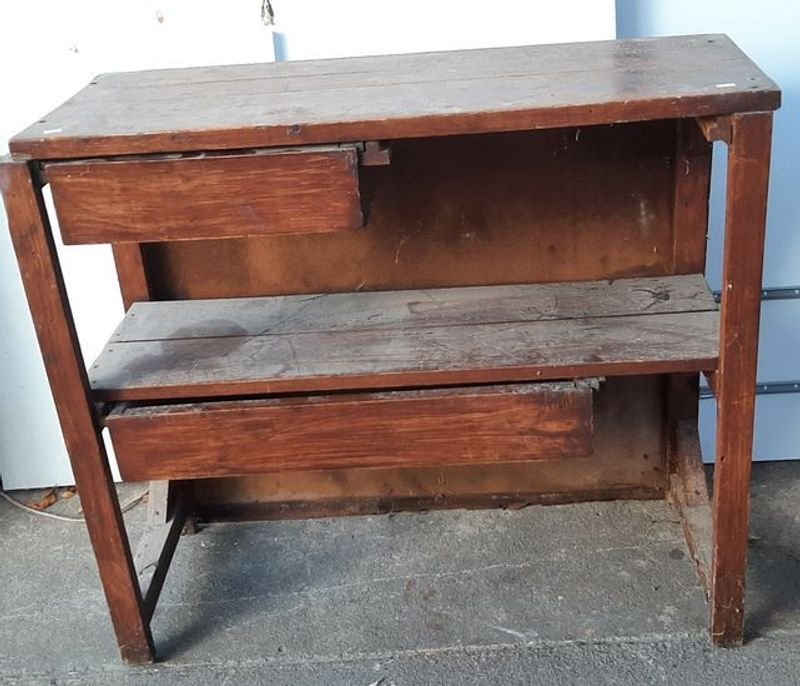 Escritorio de Madera con Estantes y Dos Cajones