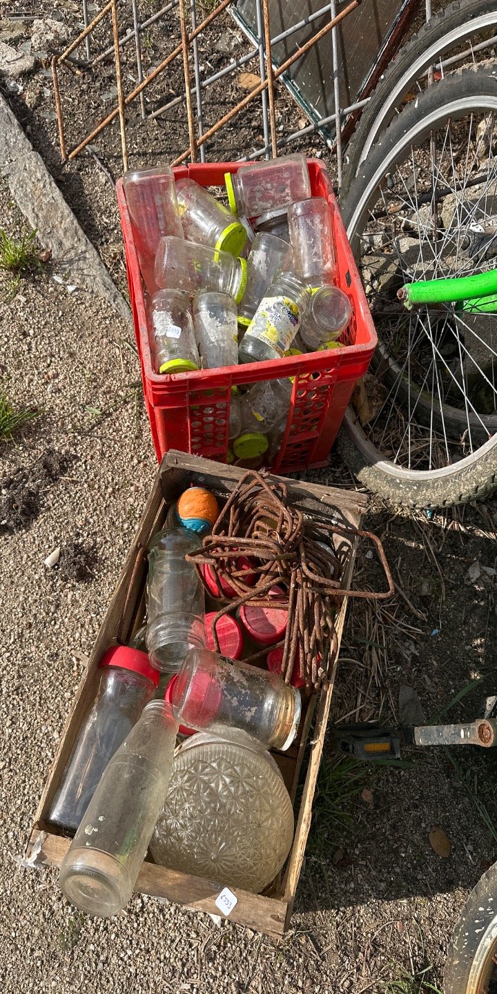 Lote de Frascos de Vidrio y Elementos Metálicos