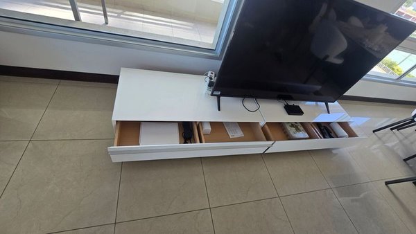 Rack para TV con cajón laqueado blanco - imagen 1