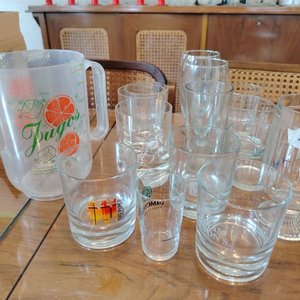 Jarra de Jugos y Conjunto de Vasos y Copas de Vidrio - imagen 3