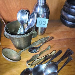 Coctelera Metálica y Cubiertos Antiguos de Plata - imagen 2