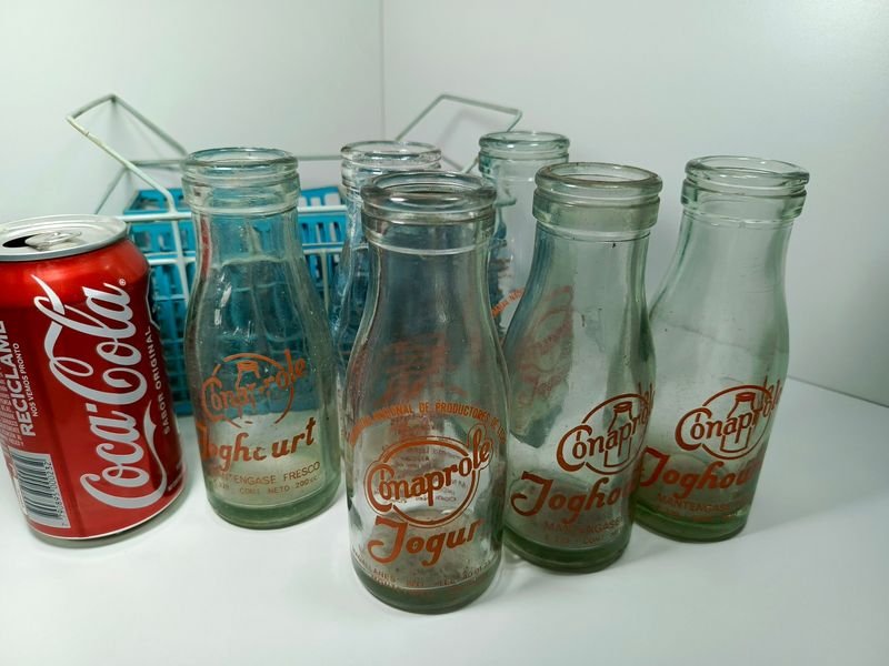 Casillero de seis botellas de yogur y yogourth Conaprole - imagen 4