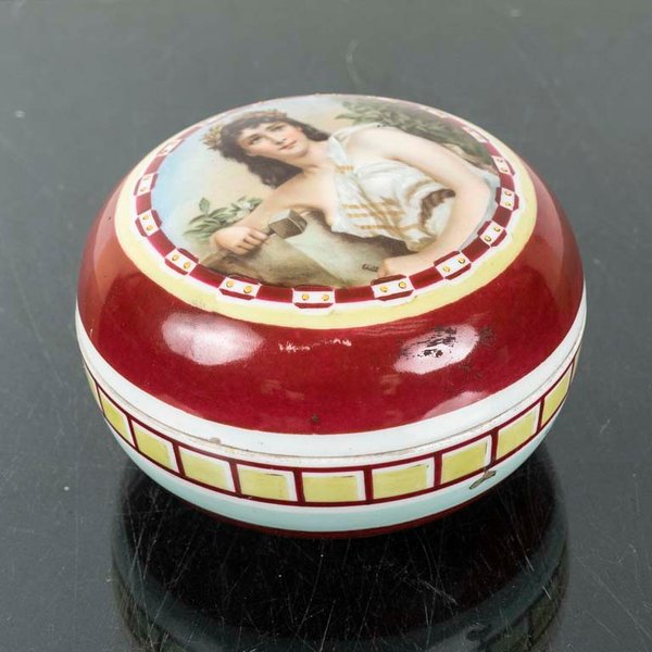 Alhajero Circular de Porcelana Alemana con Dama y Cascabeles - 16x9 cm - imagen 1