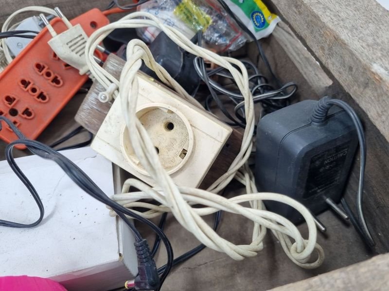 Accesorios eléctricos en mal estado - imagen 4