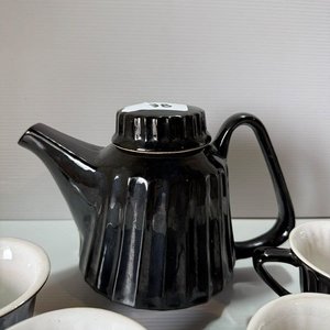 Juego de Tetera, Lechera y 4 Pocillos de Cerámica Negra y Blanca - imagen 5